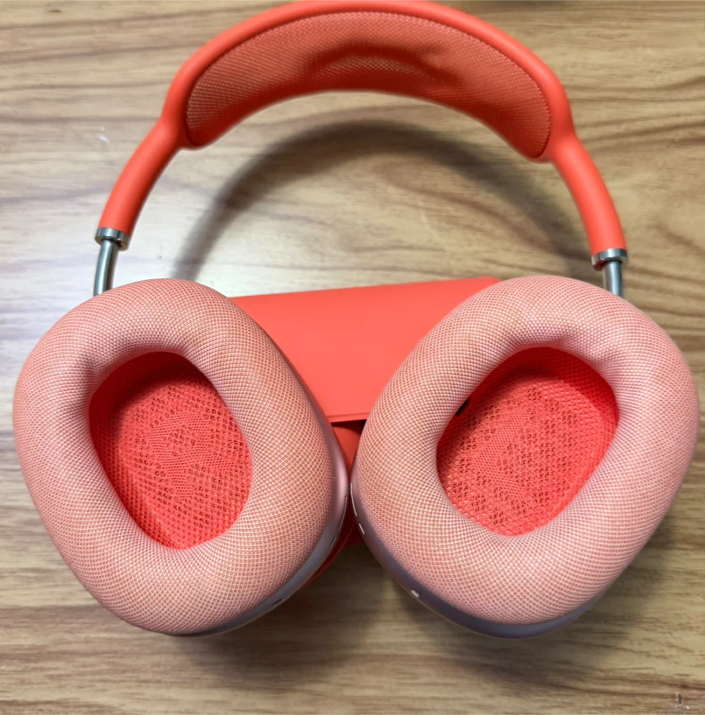 Apple AirPods Max 1st Gen Lightning port- Orange image indicator(3)