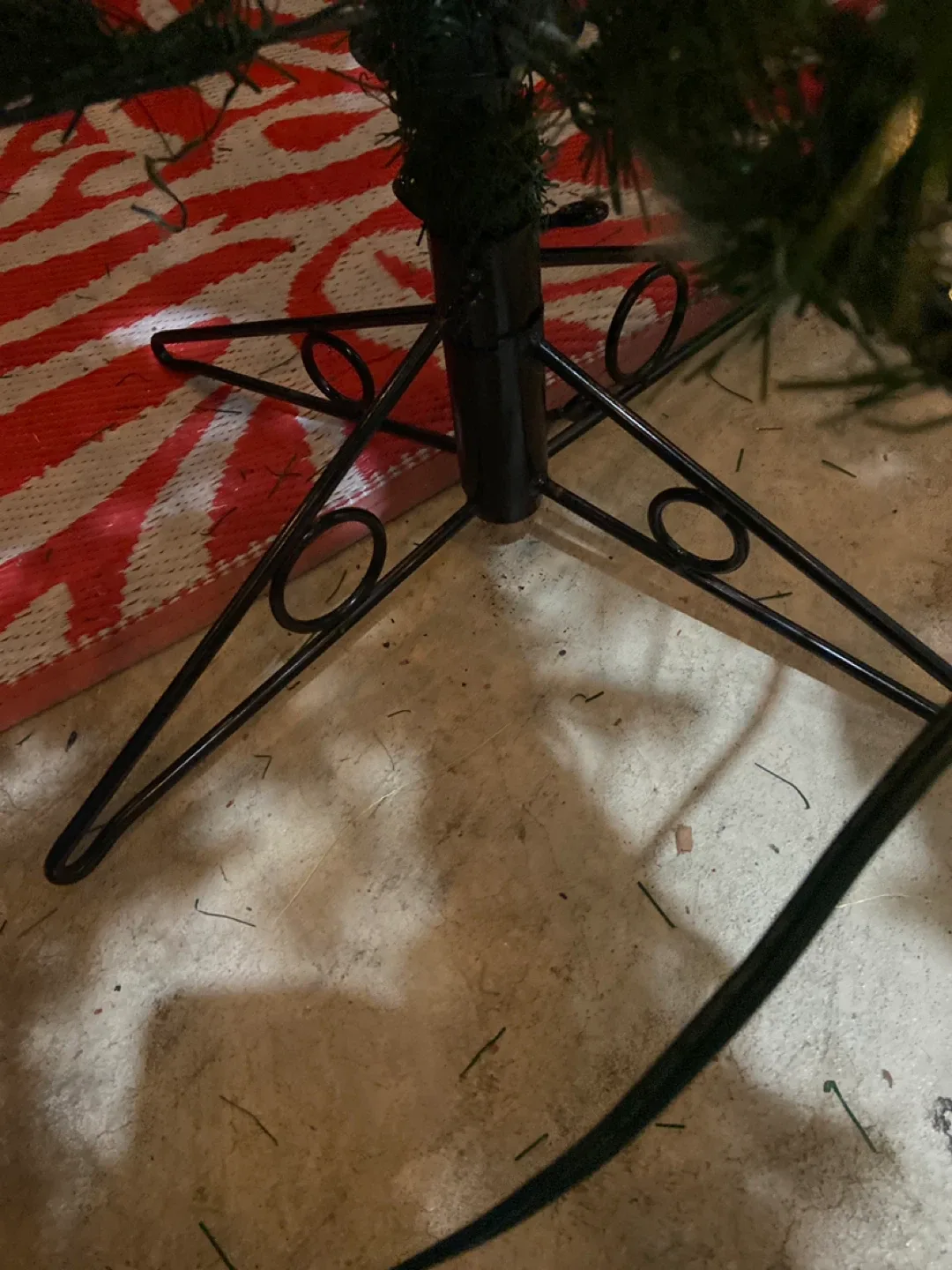 Pre-Lit Artificial Christmas Tree image indicator(3)