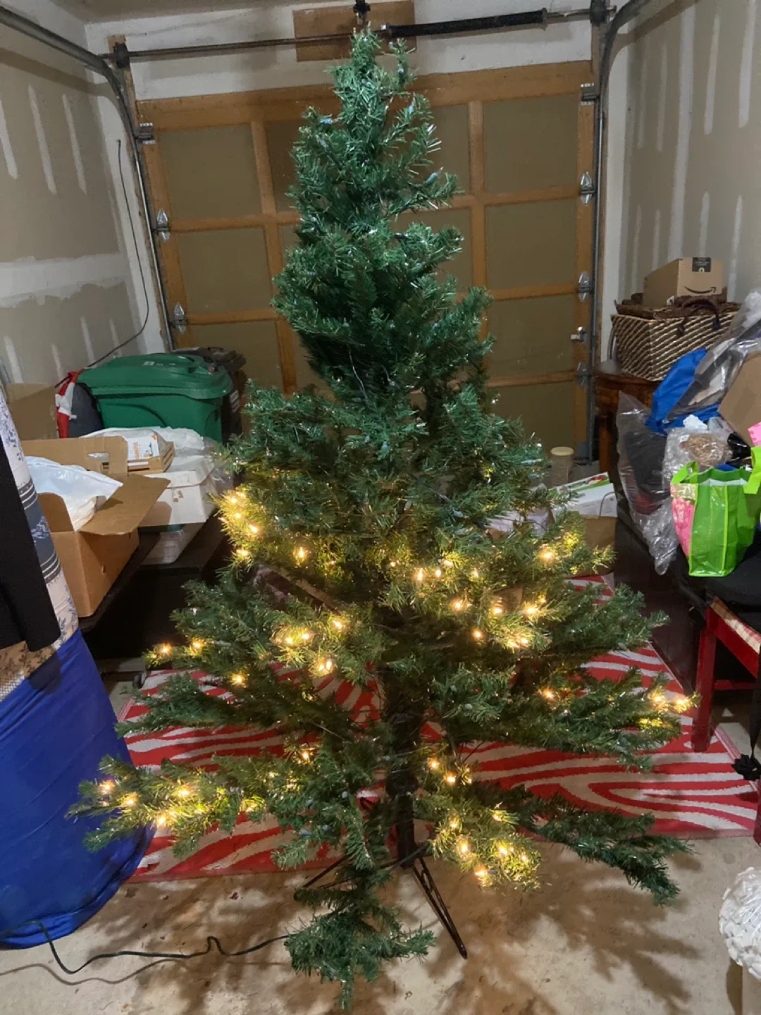 Pre-Lit Artificial Christmas Tree image indicator(5)