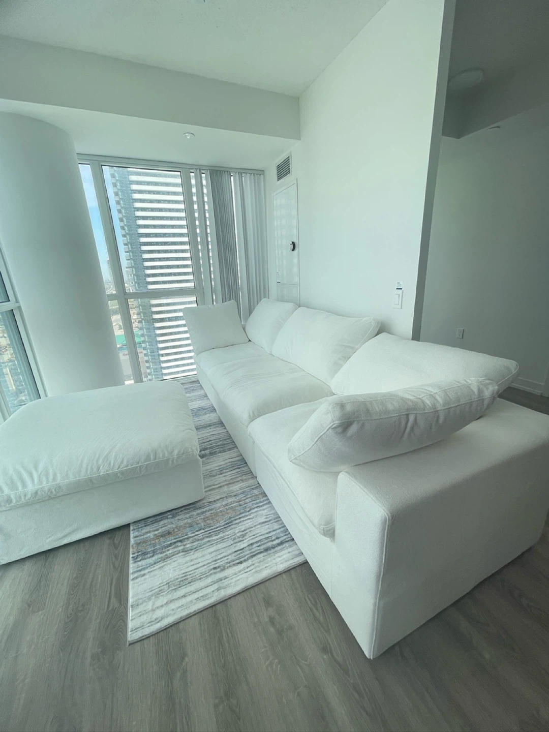 White Modular Sectional Sofa - photo 4