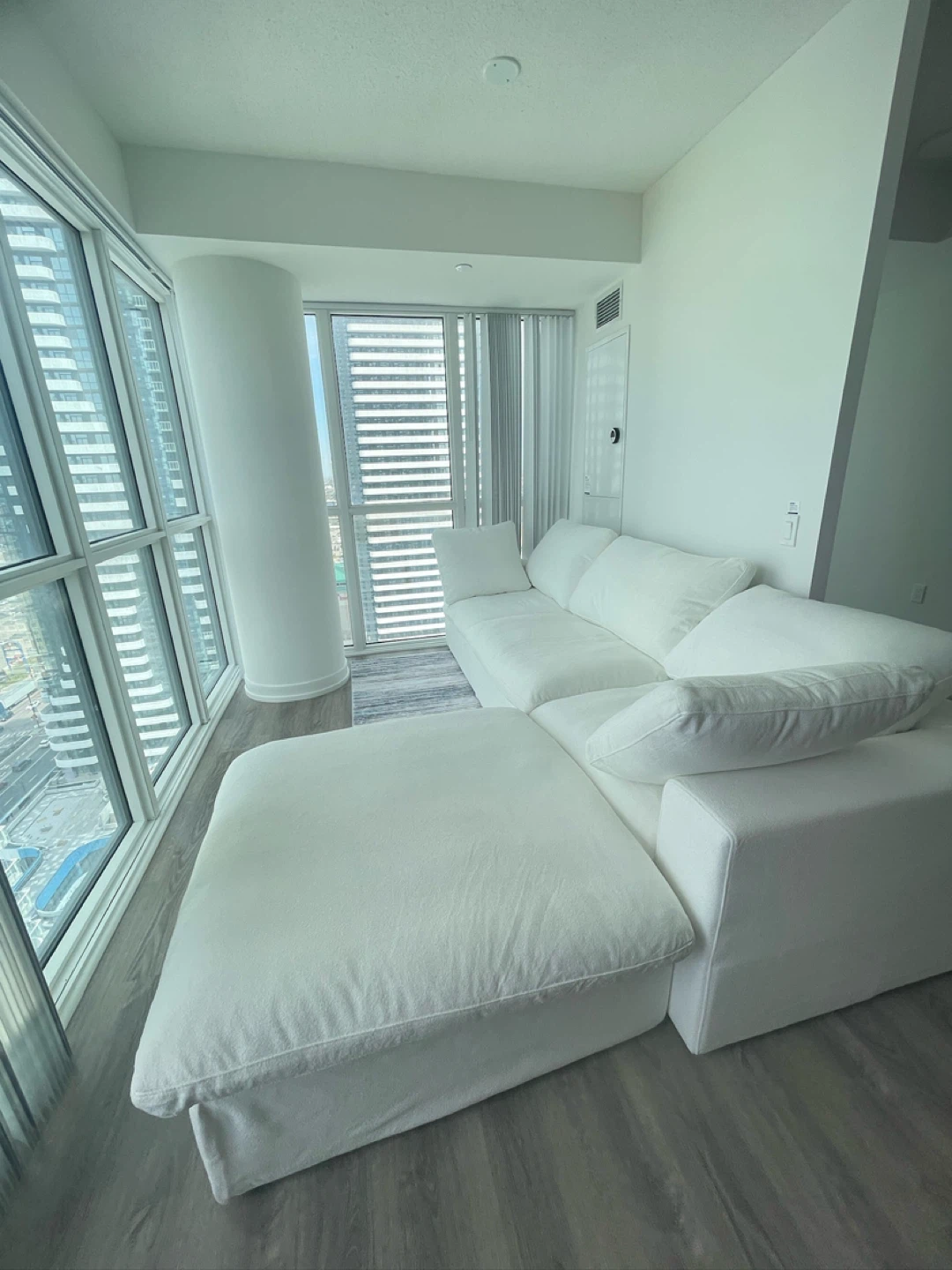 White Modular Sectional Sofa - photo 3