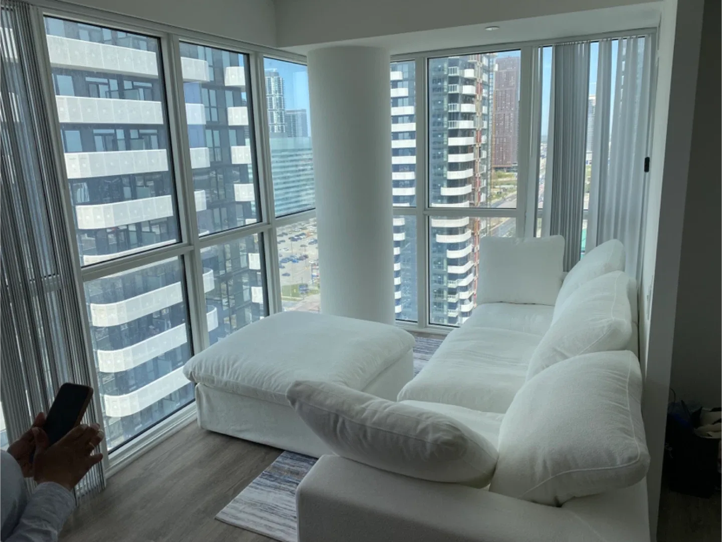 White Modular Sectional Sofa image indicator(6)