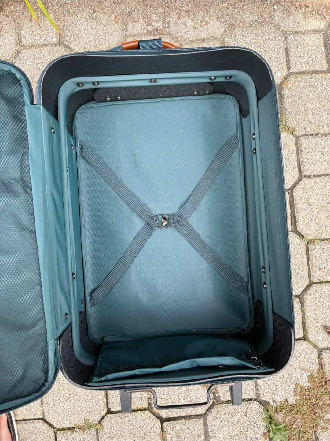 Vintage Ricardo Beverly Hills Carry-on suitcase image indicator(8)