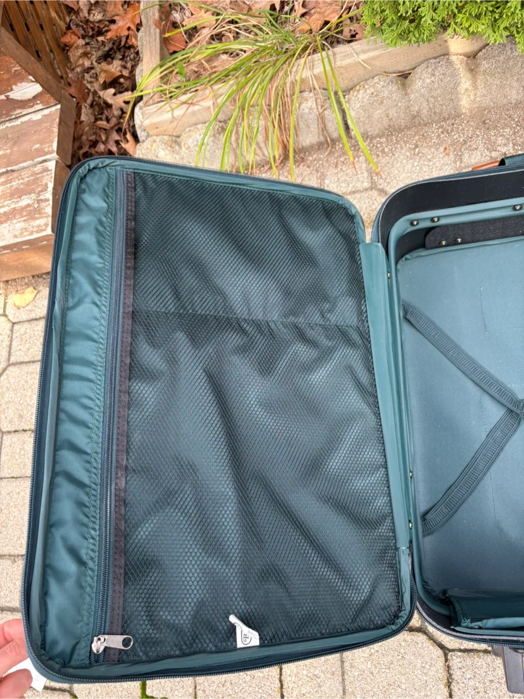 Vintage Ricardo Beverly Hills Carry-on suitcase image indicator(10)