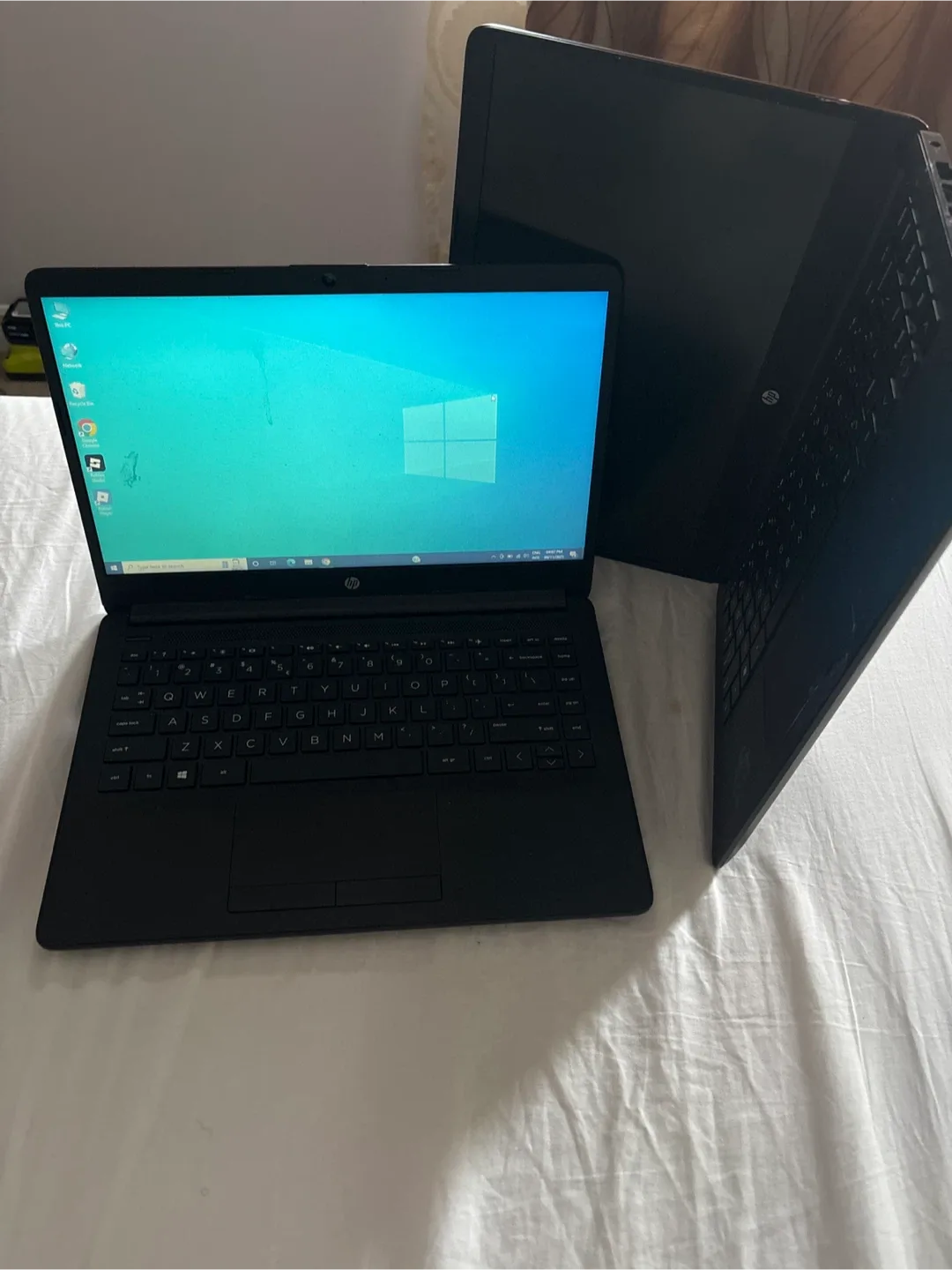 2 HP Laptop - Black image indicator(3)