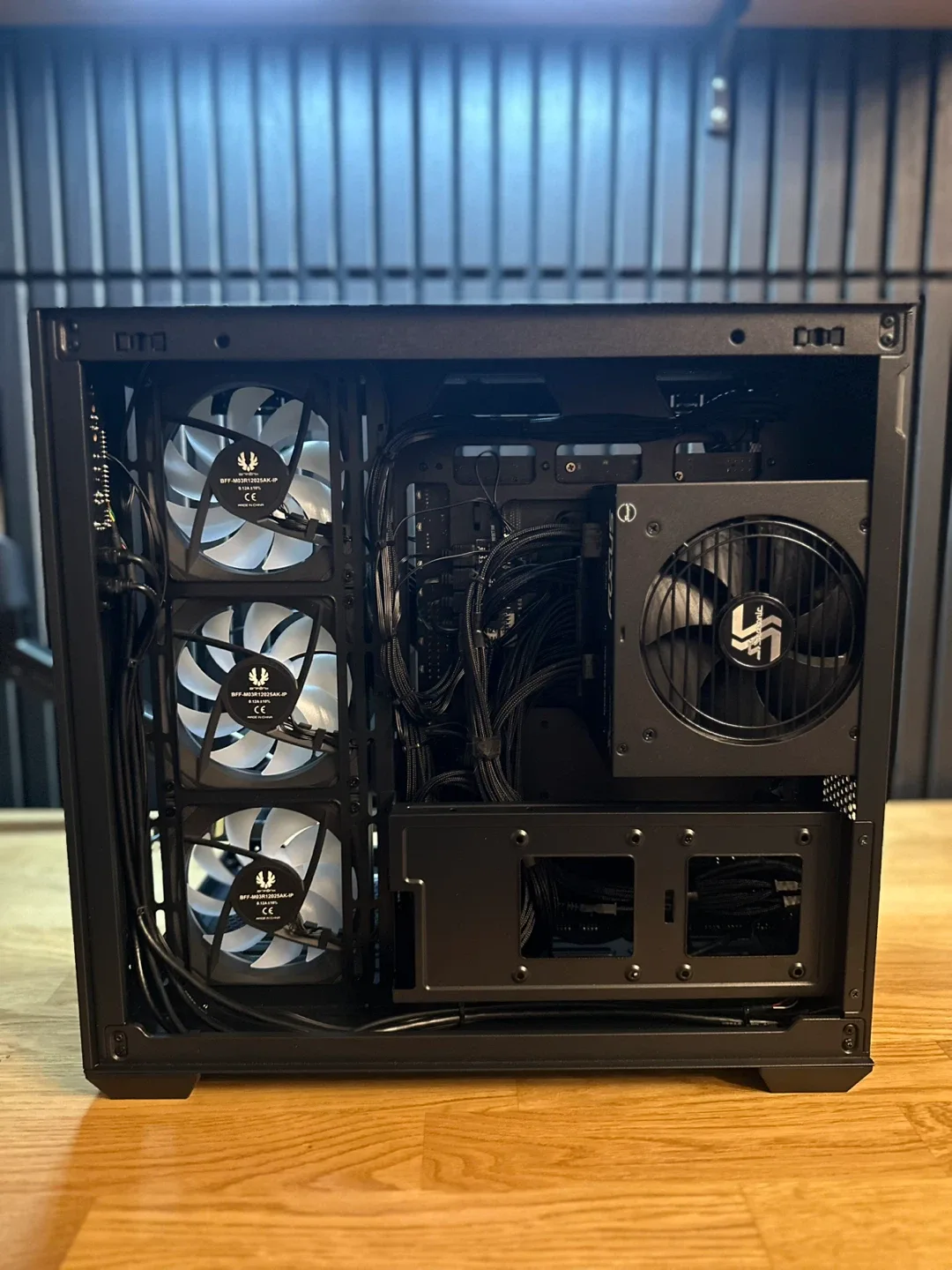 Clean & Fast Gaming PC – Ready to Game or Stream image indicator(6)