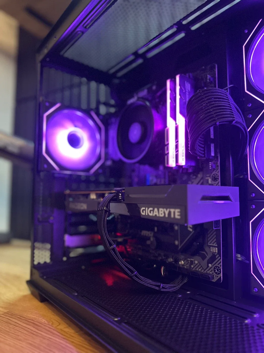 Clean & Fast Gaming PC – Ready to Game or Stream image indicator(5)