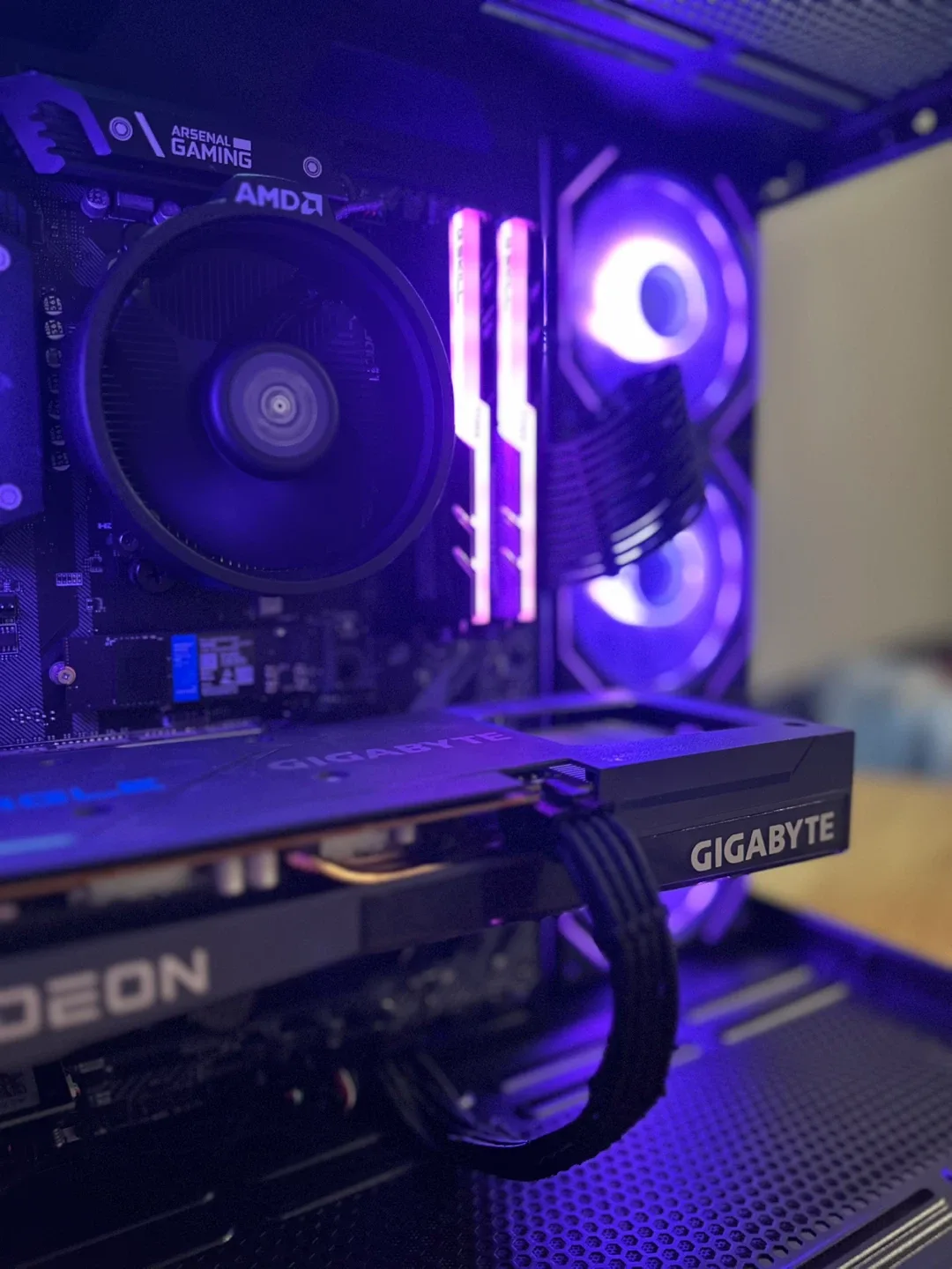 Clean & Fast Gaming PC – Ready to Game or Stream image indicator(3)