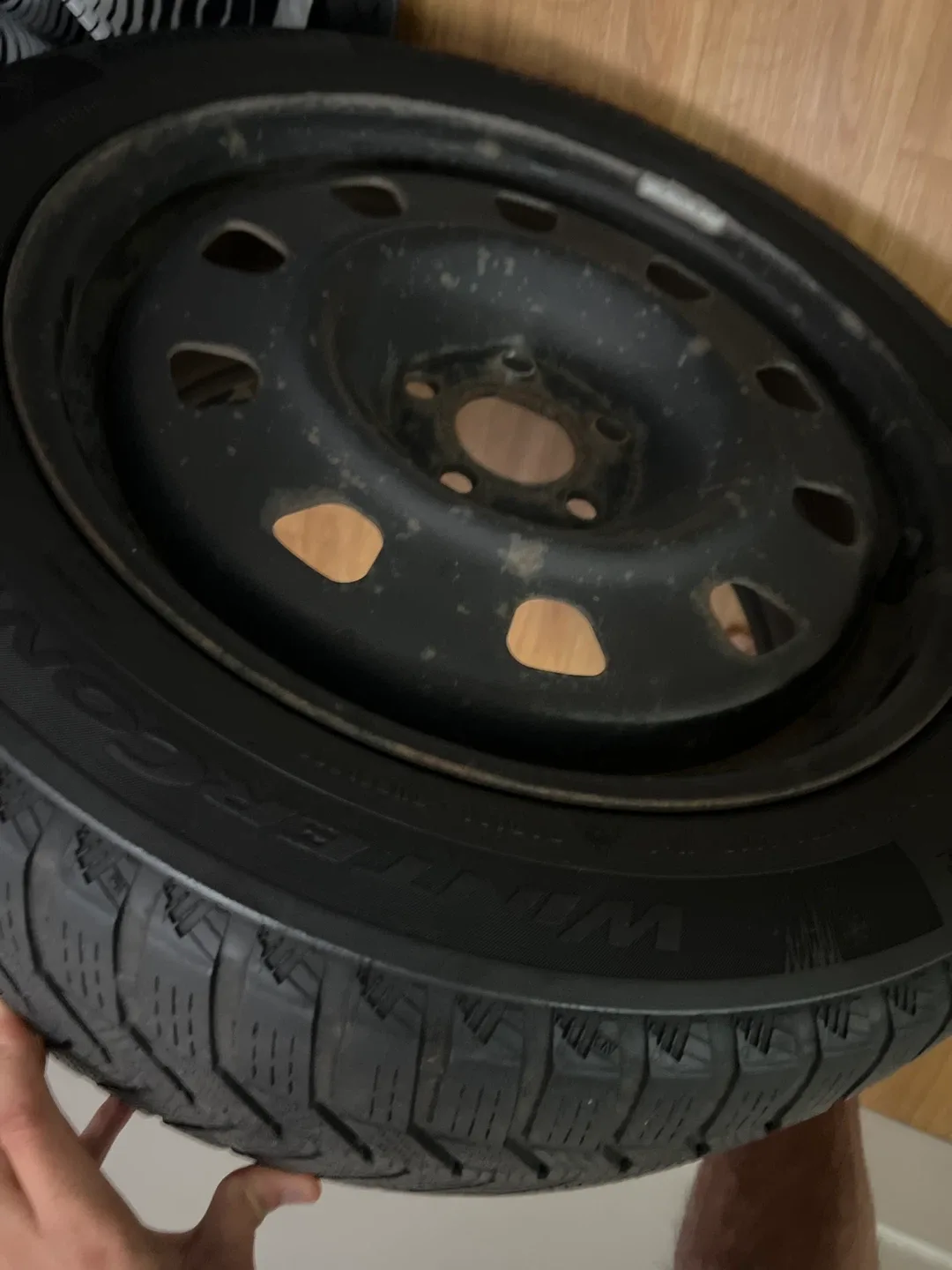 Used Winter Tire - 3 tyres image indicator(2)