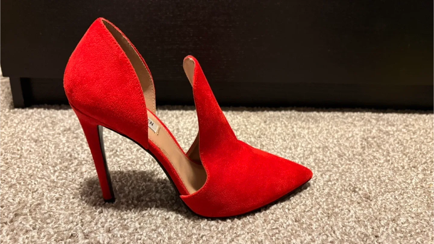 Steve Madden Red Heels, Size 8.5/39 image indicator(2)