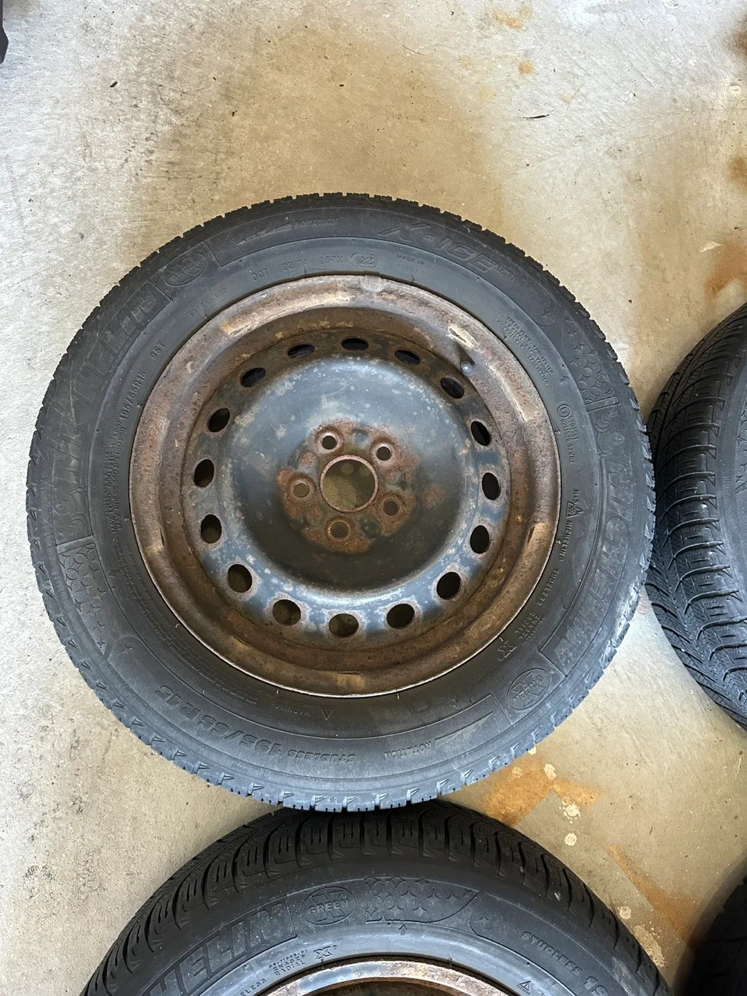 Michelin 195/65 R15 winter tires full set image indicator(5)