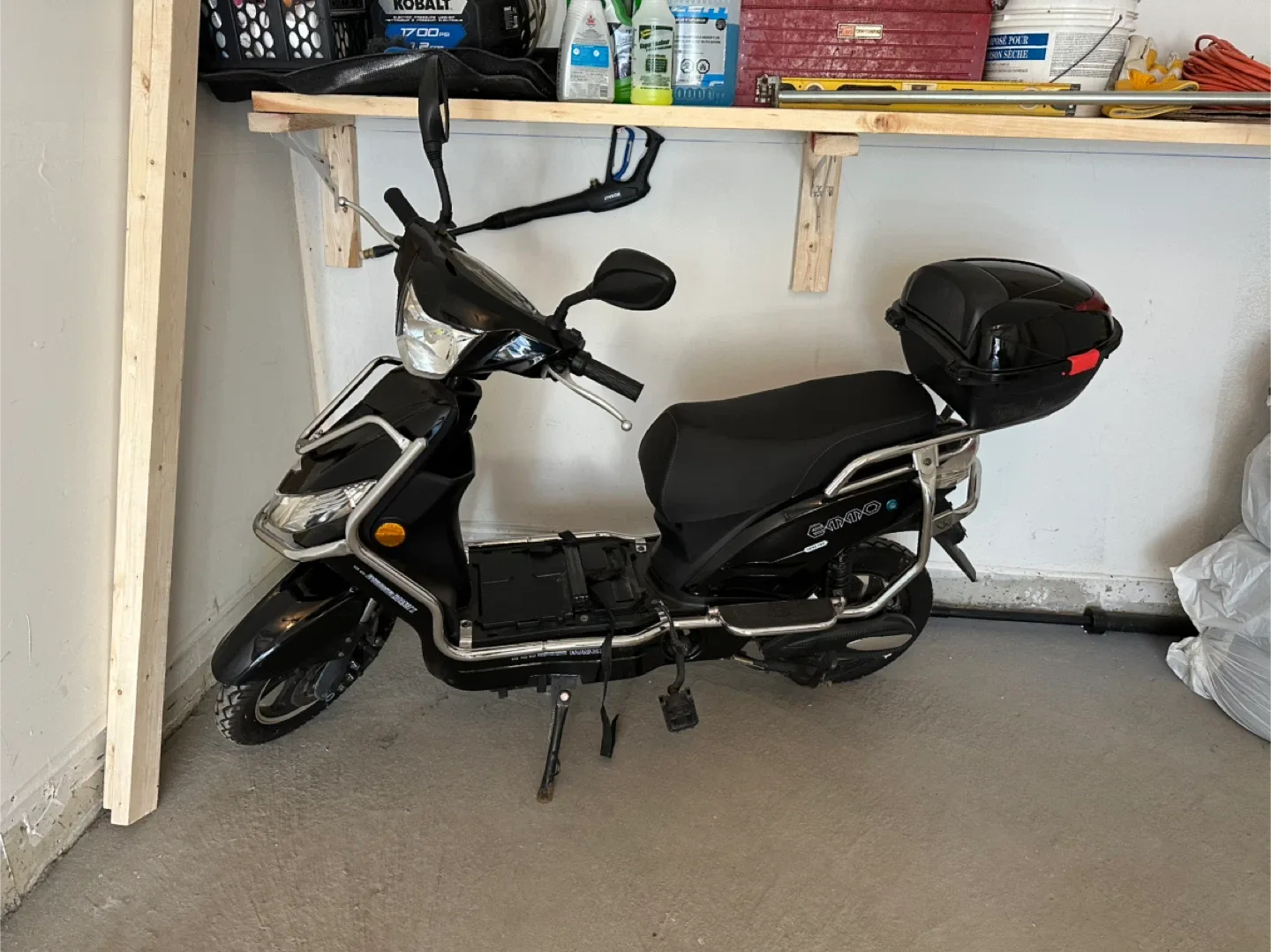 Emmo electric scooter + cover