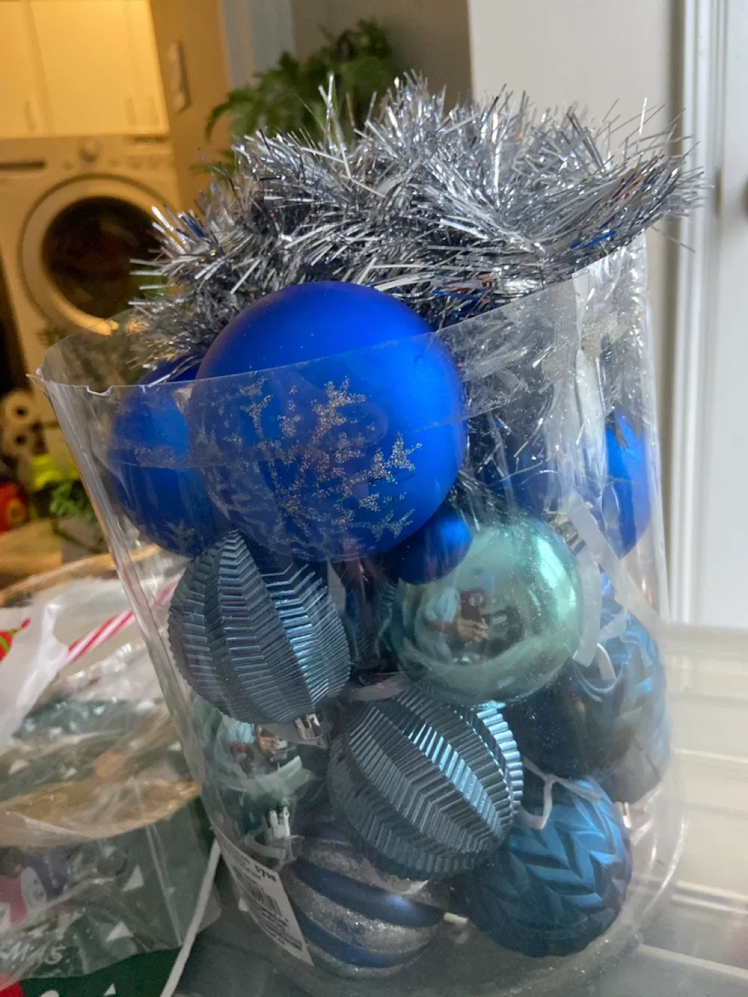 Pre-Lit Artificial Christmas Tree image indicator(2)