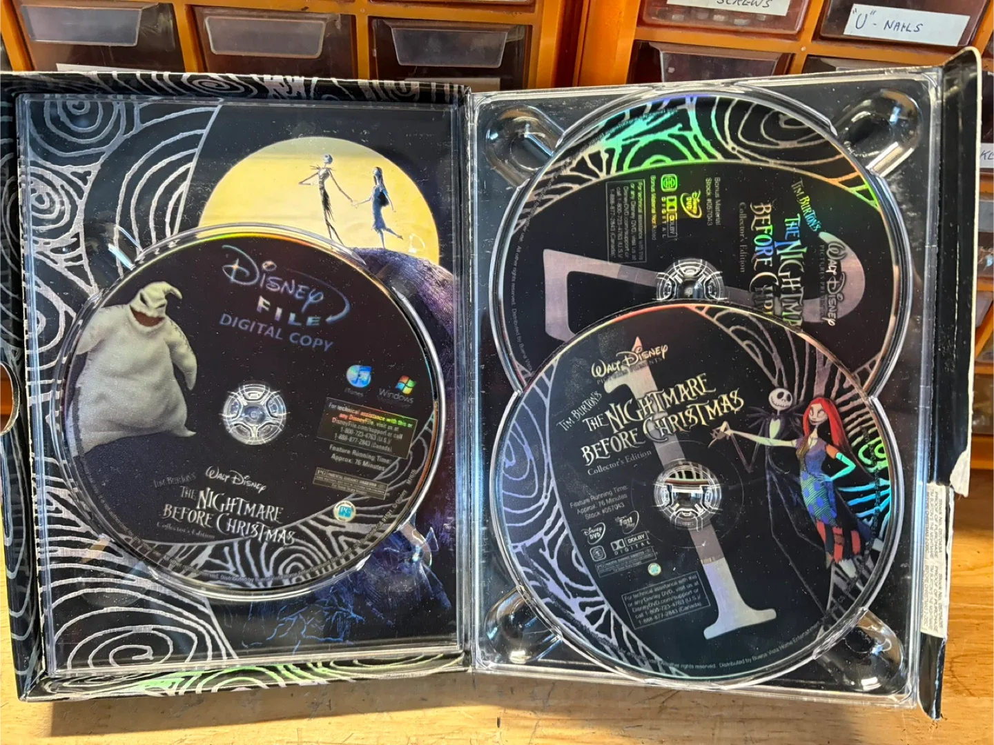 The Nightmare Before Christmas - 2-Disc Collector's Edition image indicator(2)