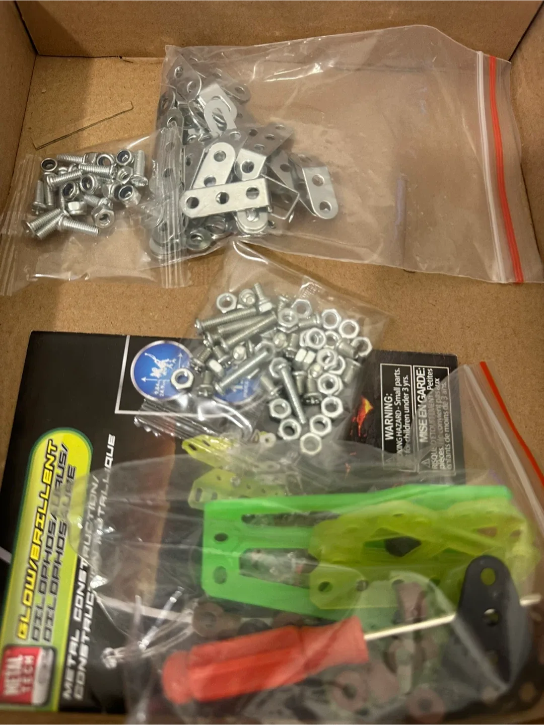 New Metal Tech Glowbrillent Dilophosaurus Construction Set 8+ image indicator(2)