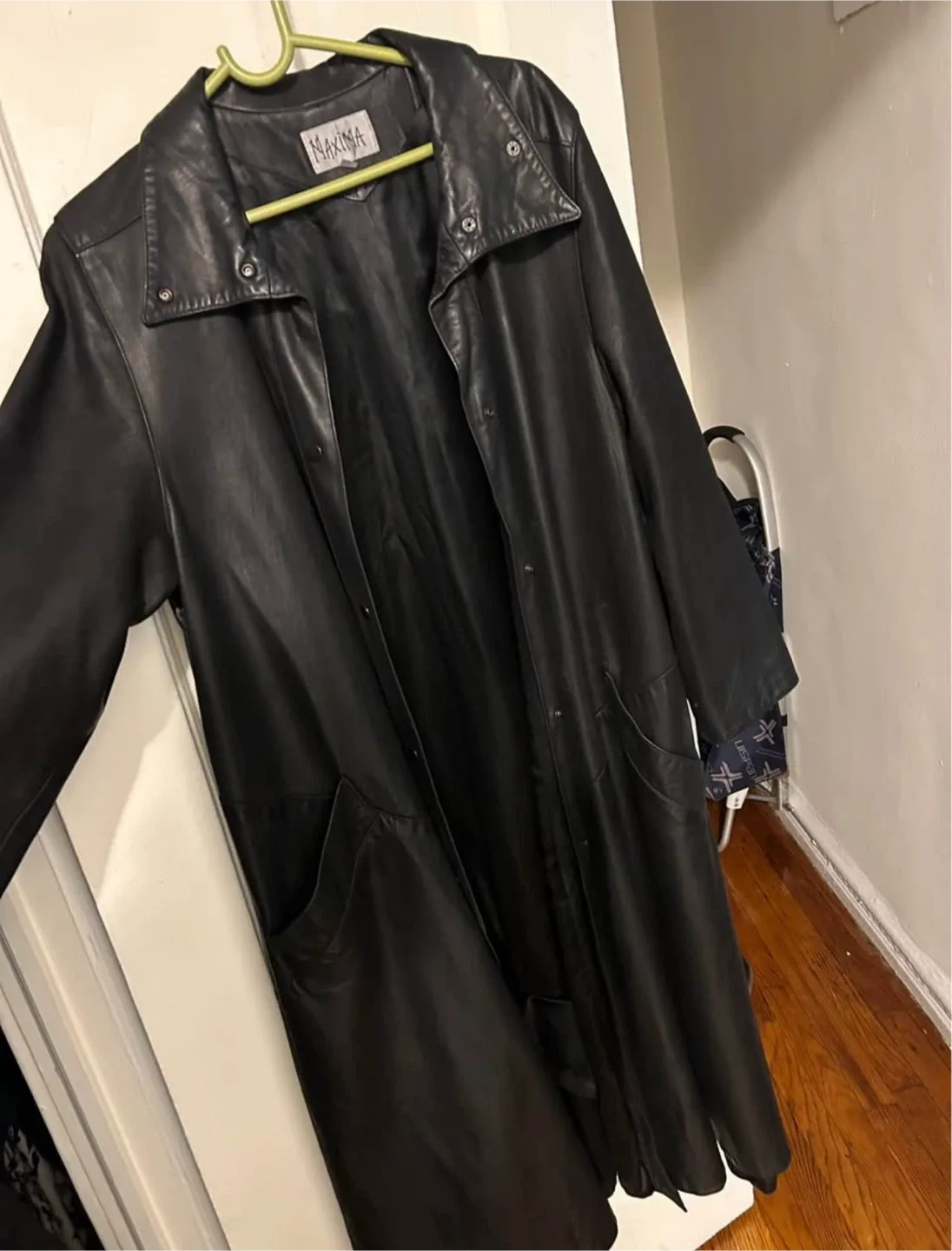 Leather Coat image indicator(2)