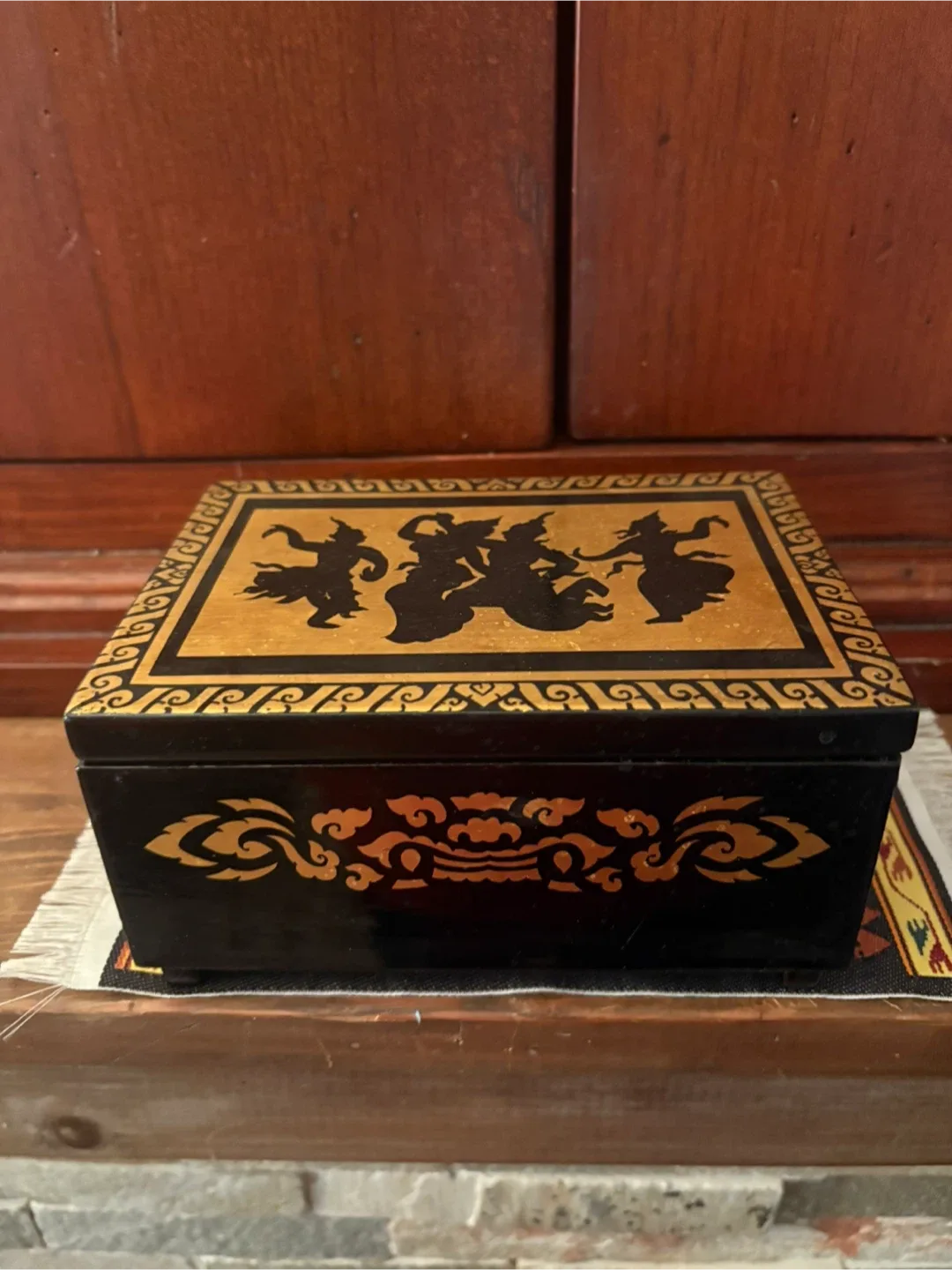 Black lacquered Thai Music Box 🥕
