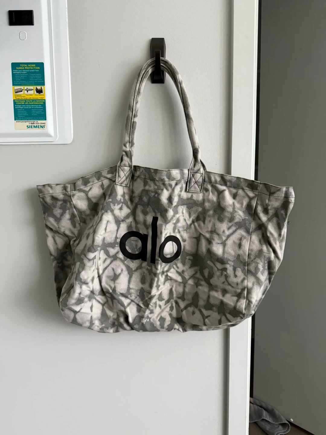Alo Yoga Tote Bag - Grey/White