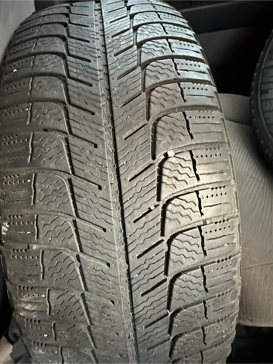 Set of Michelin Winter and 2 new tires - photo 2