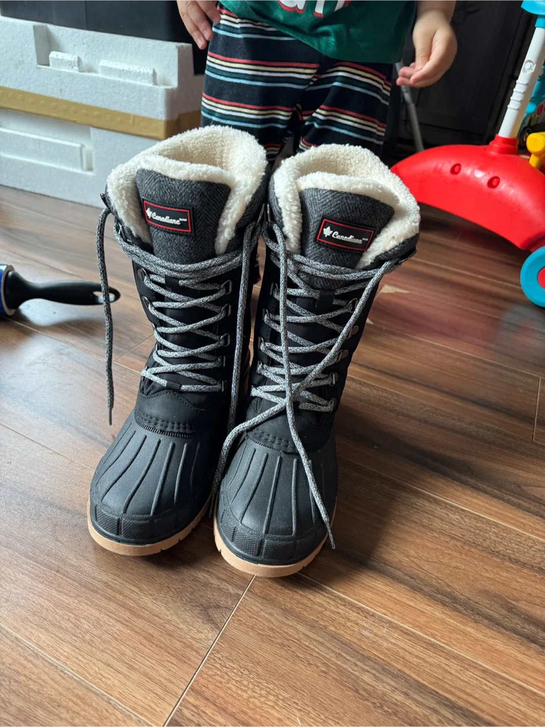 Canadian Tire 'Canadiana' Winter Boots image indicator(2)