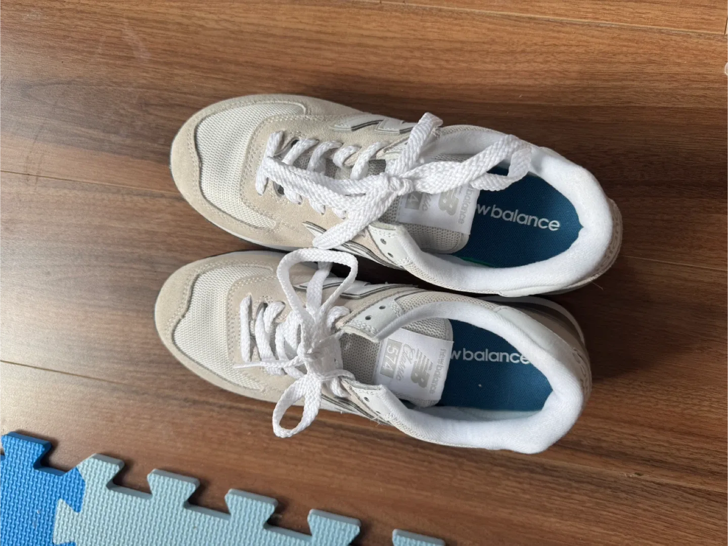 New Balance 574 Sneakers - Size 8.5 image indicator(2)