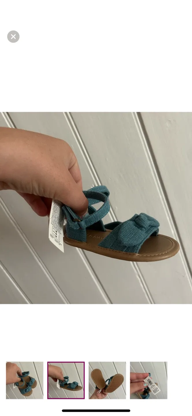 New Old Navy Baby Sandals - Size 6-12M image indicator(2)