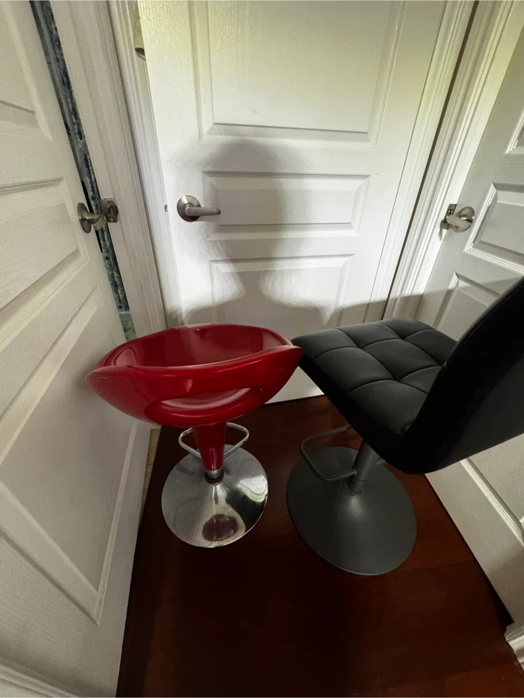 Red & Black Swivel Bar Stools image indicator(2)