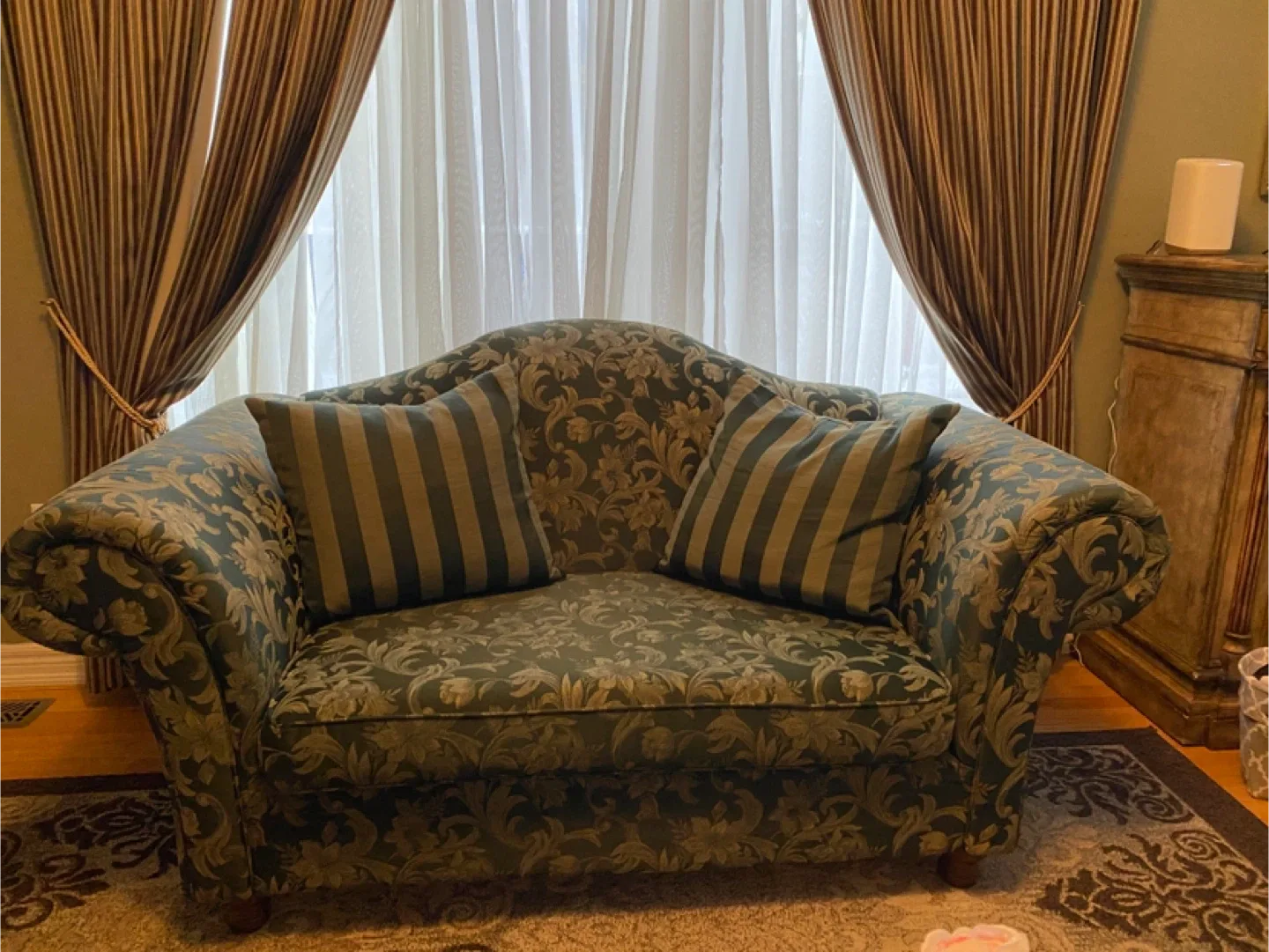 Floral Pattern Loveseat image indicator(2)