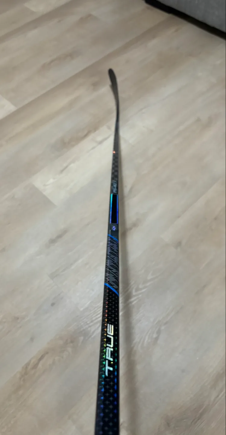 TRUE Project X Hockey Stick (Right hand 60 flex T28) image indicator(2)