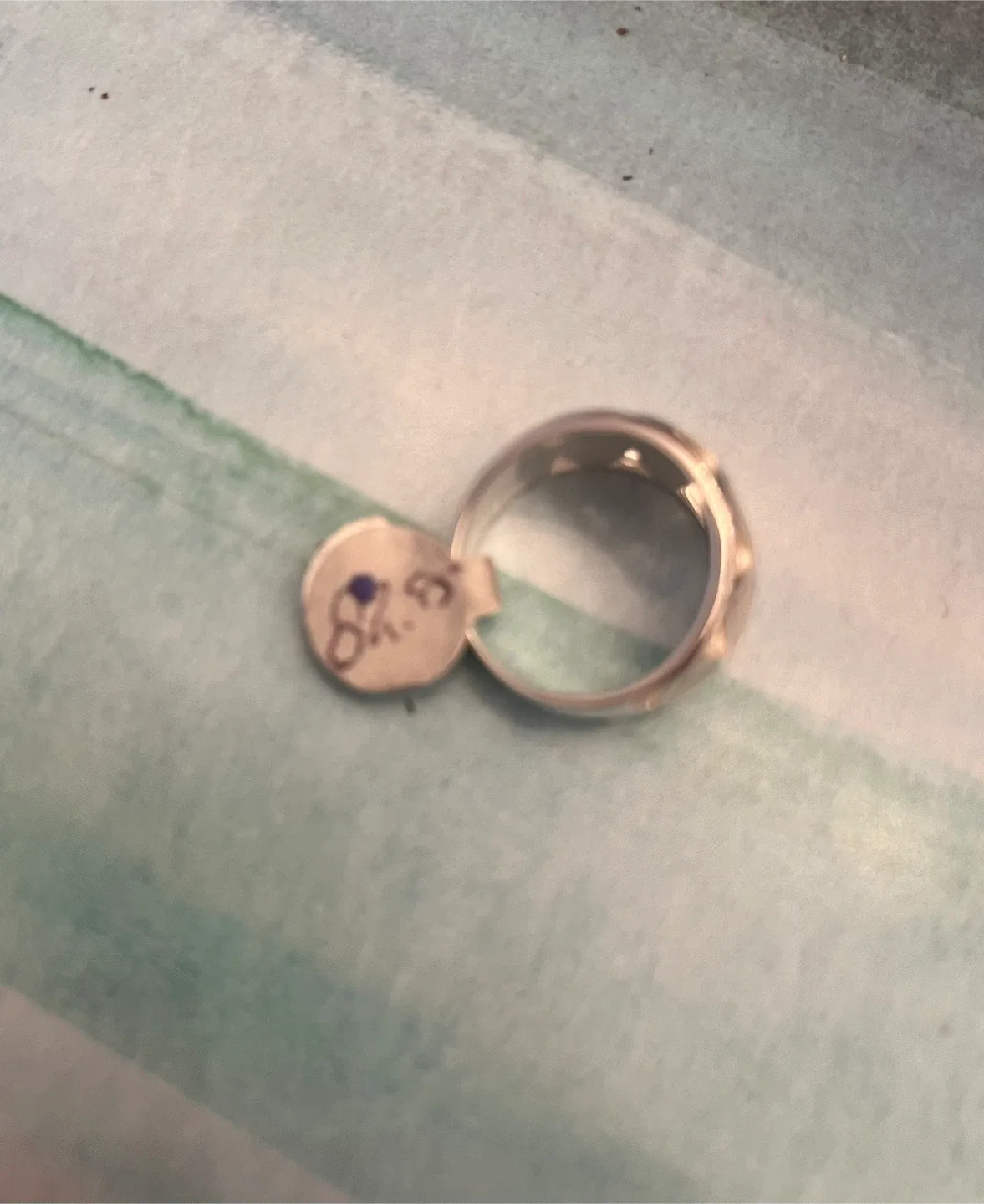 Silver ring with oval pattern (stamped 925) image indicator(4)