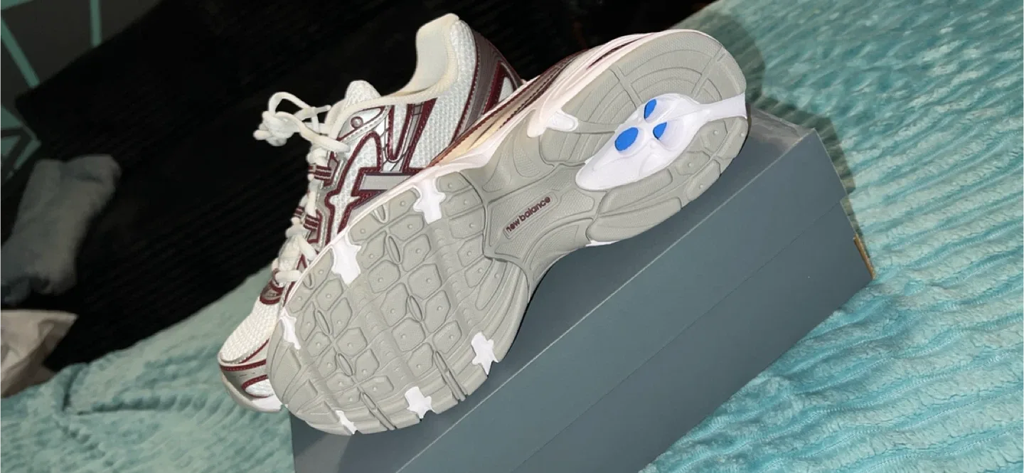 🥕New Balance 740 White Red Women's Size 7.5 image indicator(2)