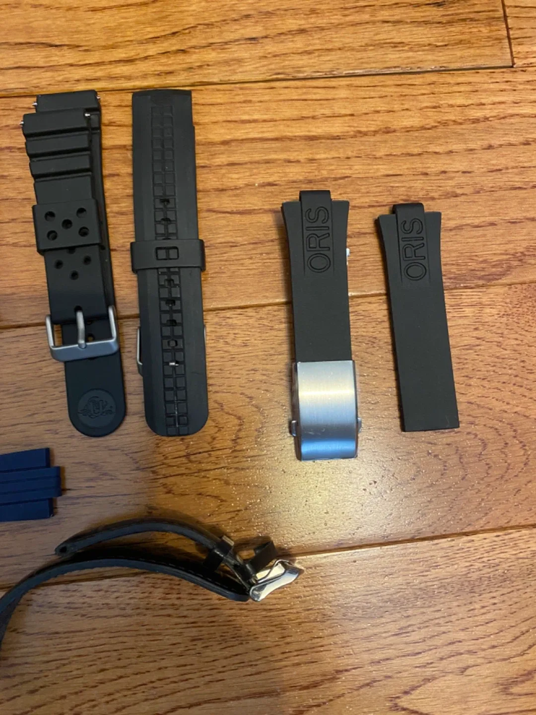 Watch Straps: Oris, Wocci, Ullchro image indicator(4)