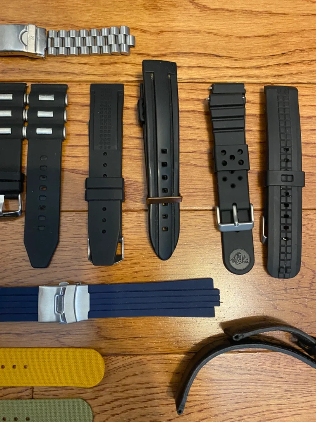 Watch Straps: Oris, Wocci, Ullchro image indicator(3)