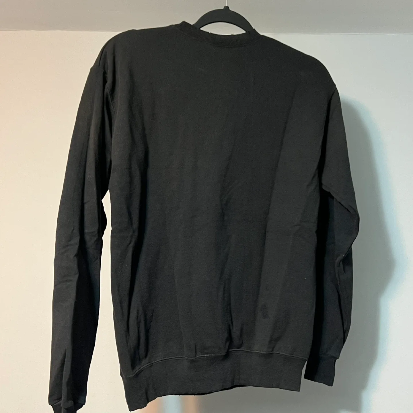 The 1975 Distressed Crewneck Sweatshirt - S image indicator(3)
