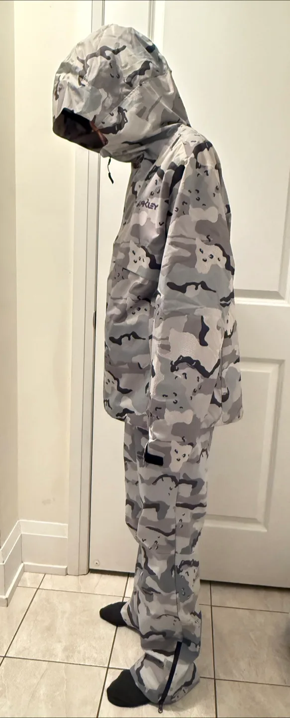 Oakley Camo Snow Suit image indicator(3)