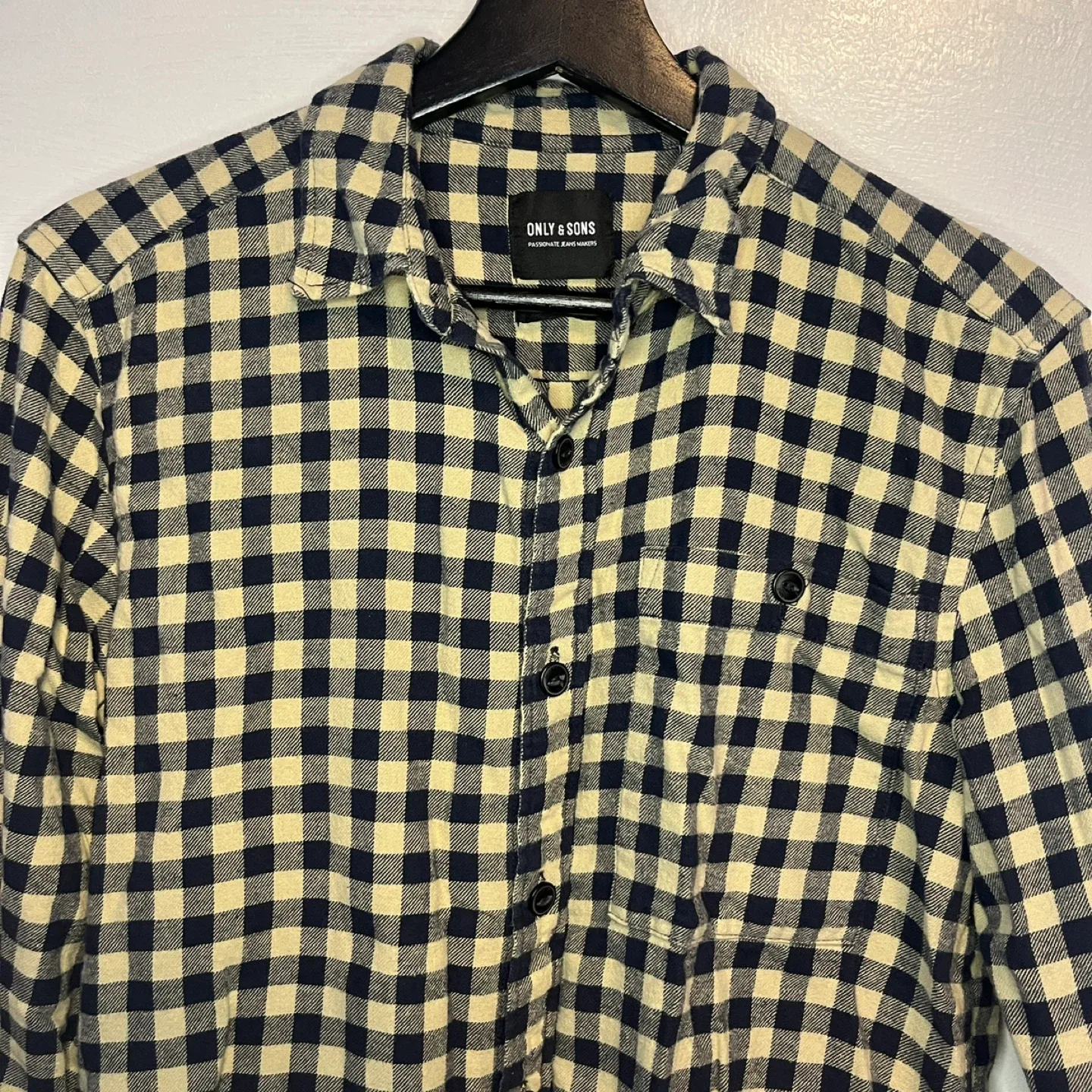 Men’s Shirts - Size Medium image indicator(5)