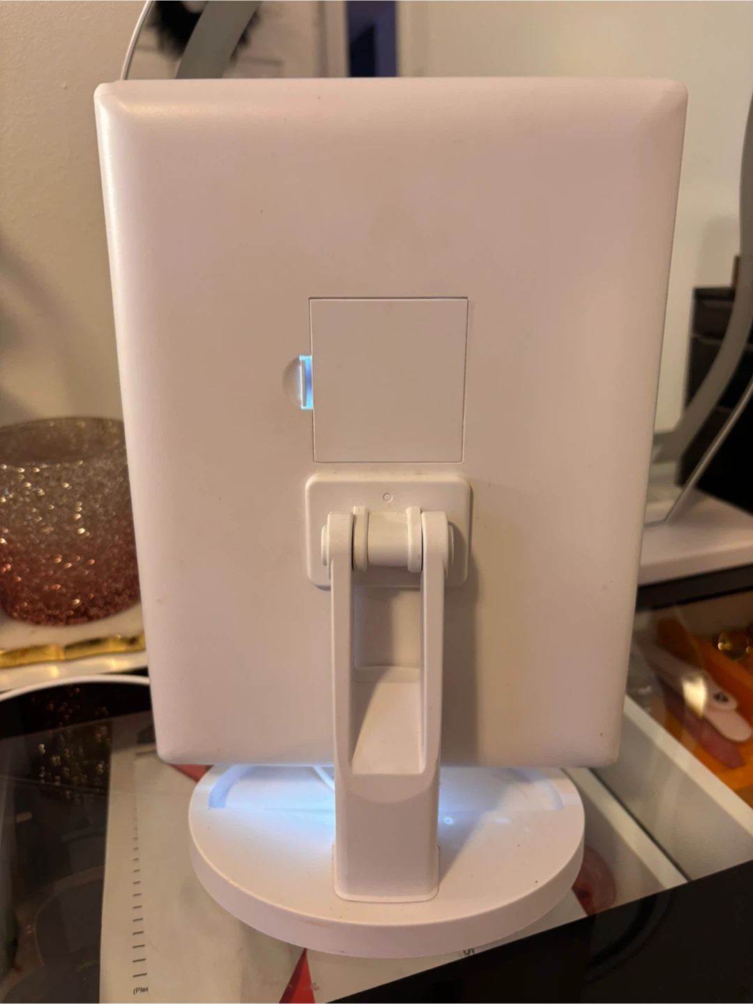 Tri-Fold LED Makeup Mirror - photo 4