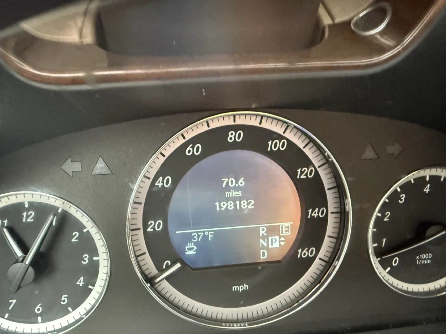 Mercedes-Benz E350 4MATIC Sedan - White 2011 image indicator(5)