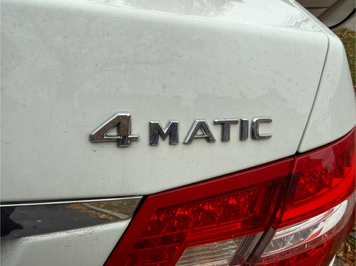 Mercedes-Benz E350 4MATIC Sedan - White 2011 image indicator(3)