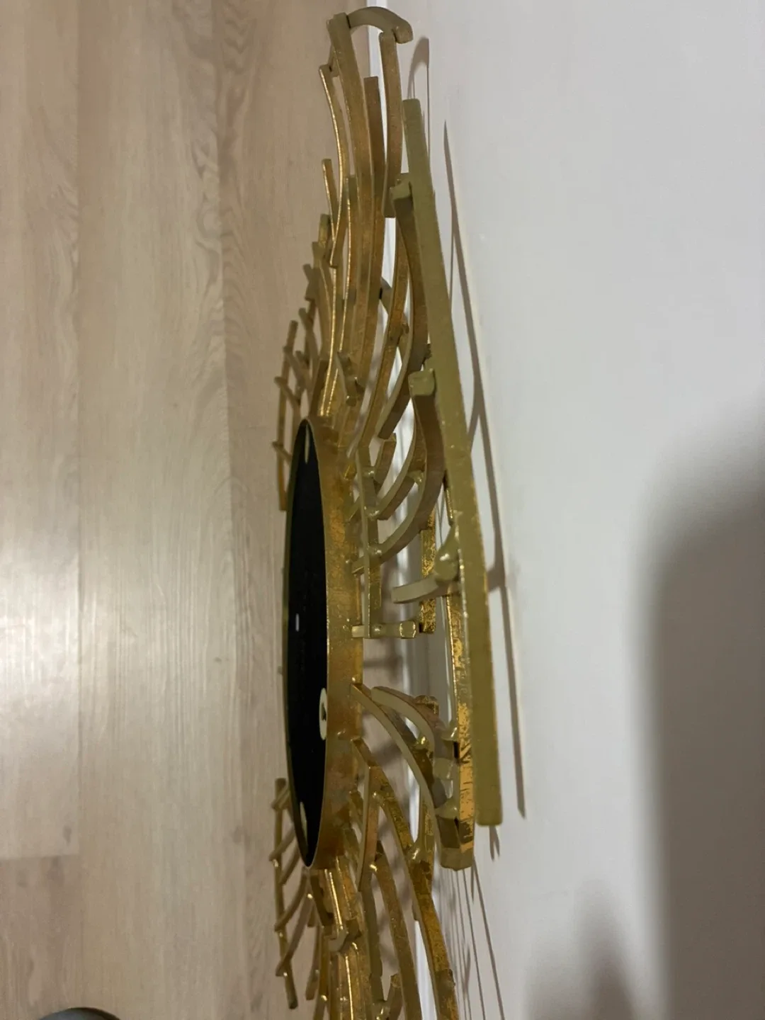 Safavieh Gold Sunburst Wall Mirror image indicator(3)