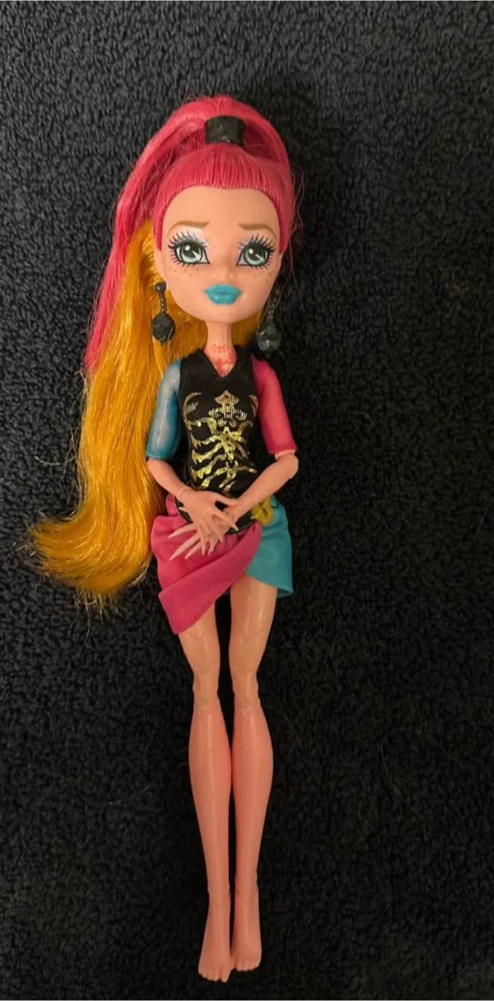 Monster High Peri & Pearl Serpentine Doll image indicator(3)