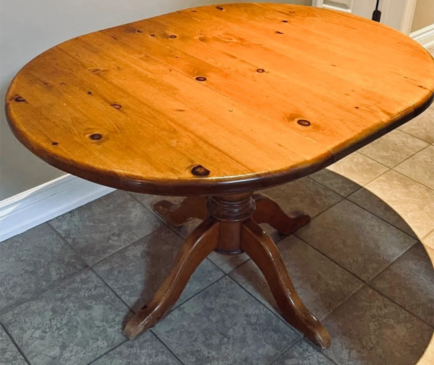 Extendable Solid Wood Pedestal Dining Table image indicator(3)