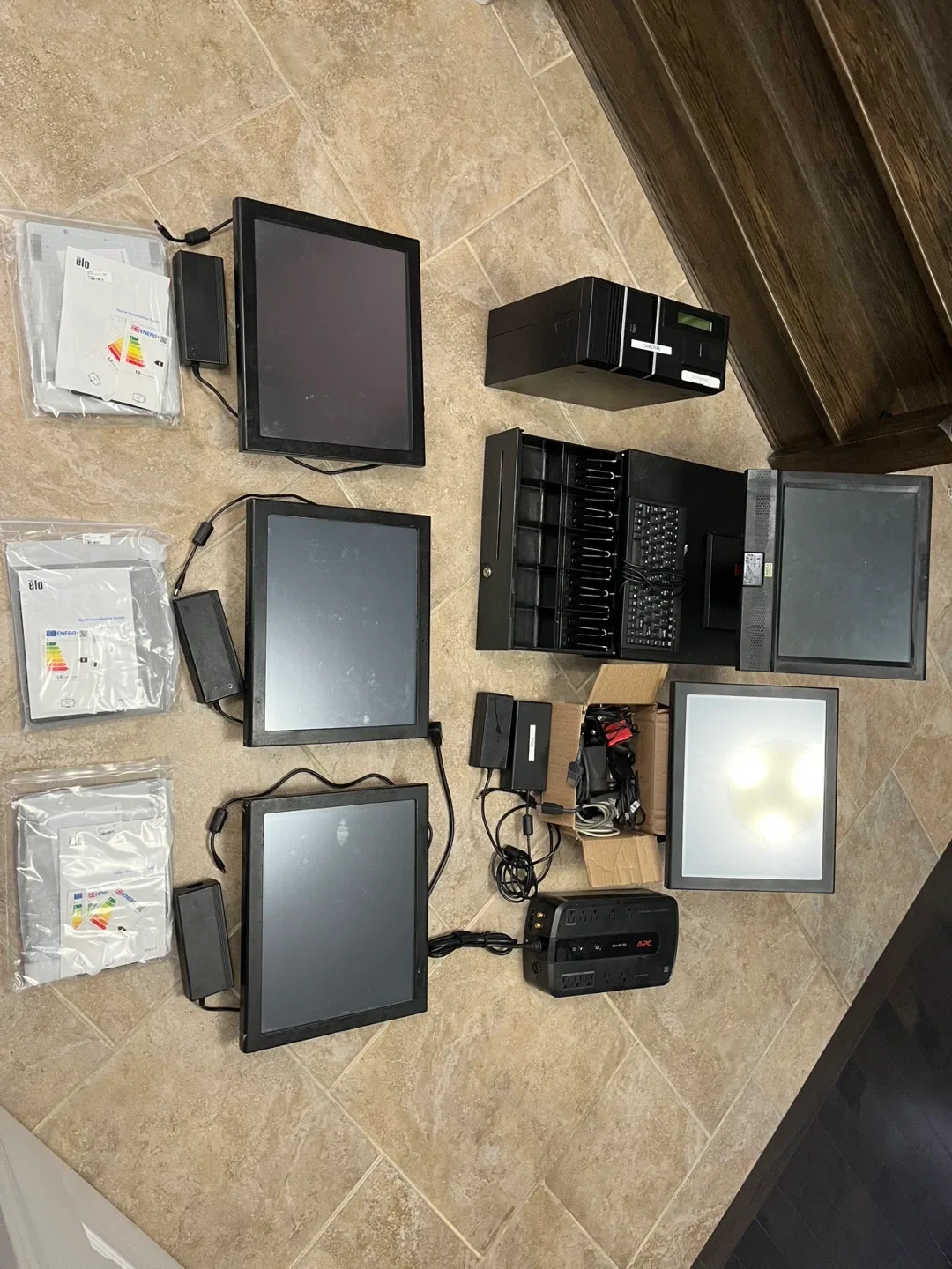 Elo Touchscreen POS System Bundle image indicator(3)