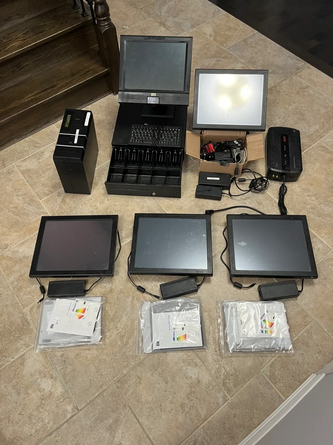 Elo Touchscreen POS System Bundle image indicator(2)