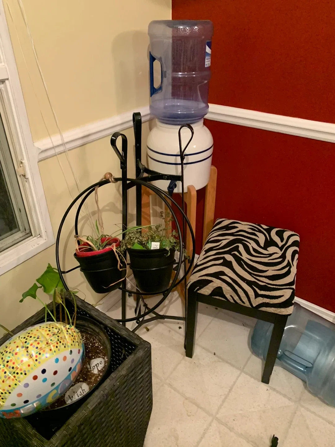 Ceramic Water Dispenser with Wooden Stand image indicator(2)