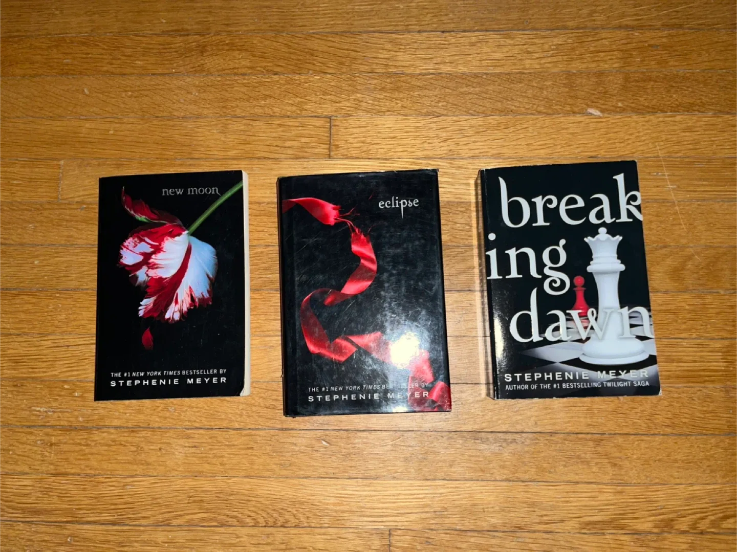 3 Stephanie Meyers (Twilight Series) Books thumbnail