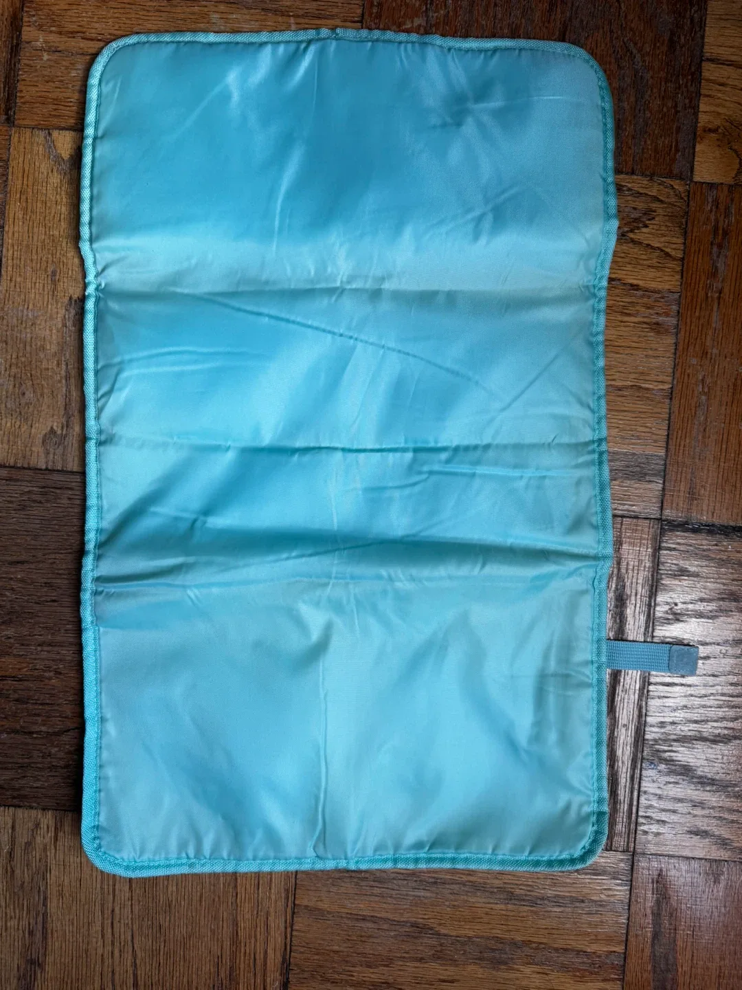 Boppy Nursing Pillow Cover & Pampers Diapers image indicator(6)