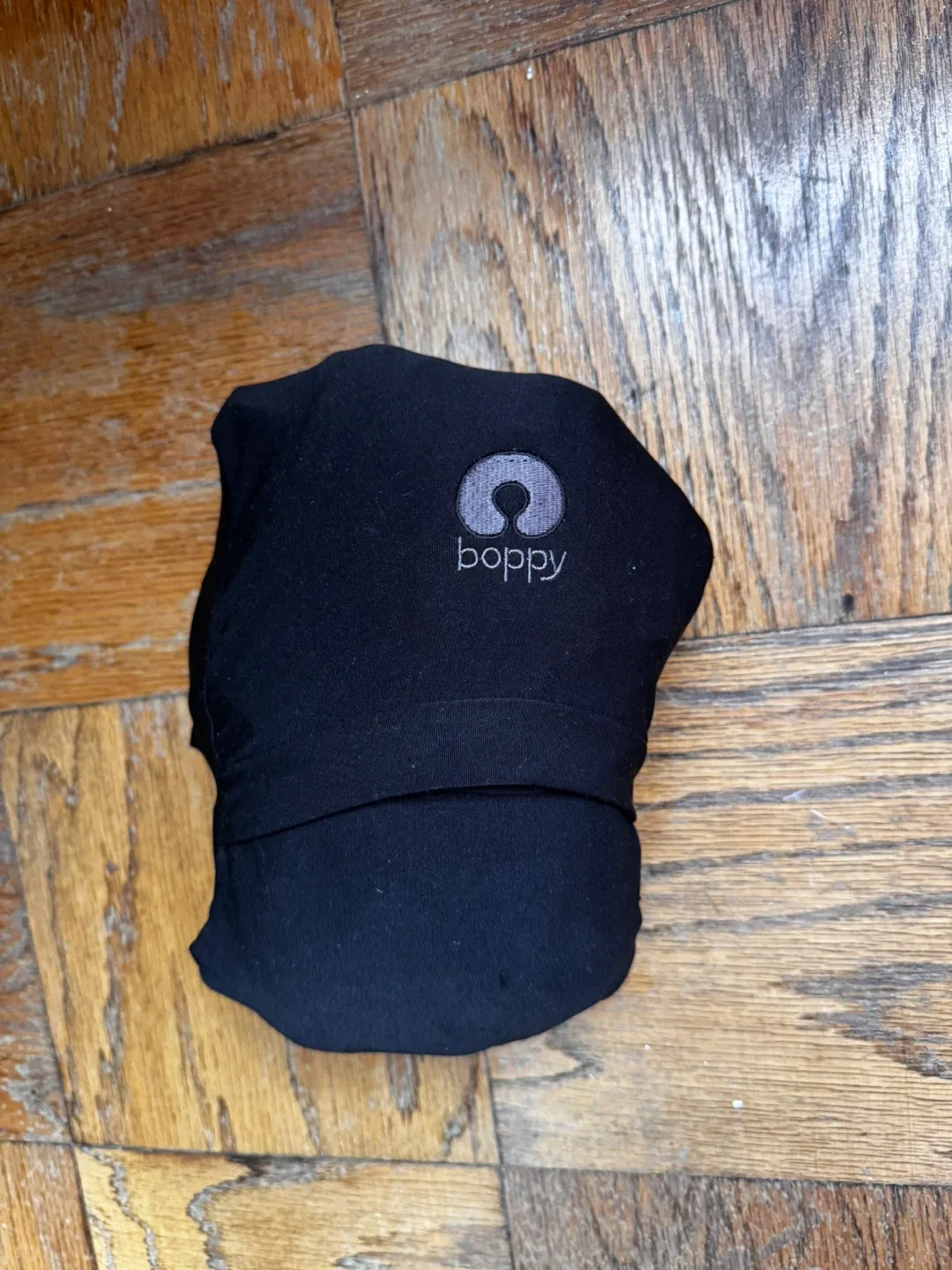 Boppy Nursing Pillow Cover & Pampers Diapers image indicator(4)