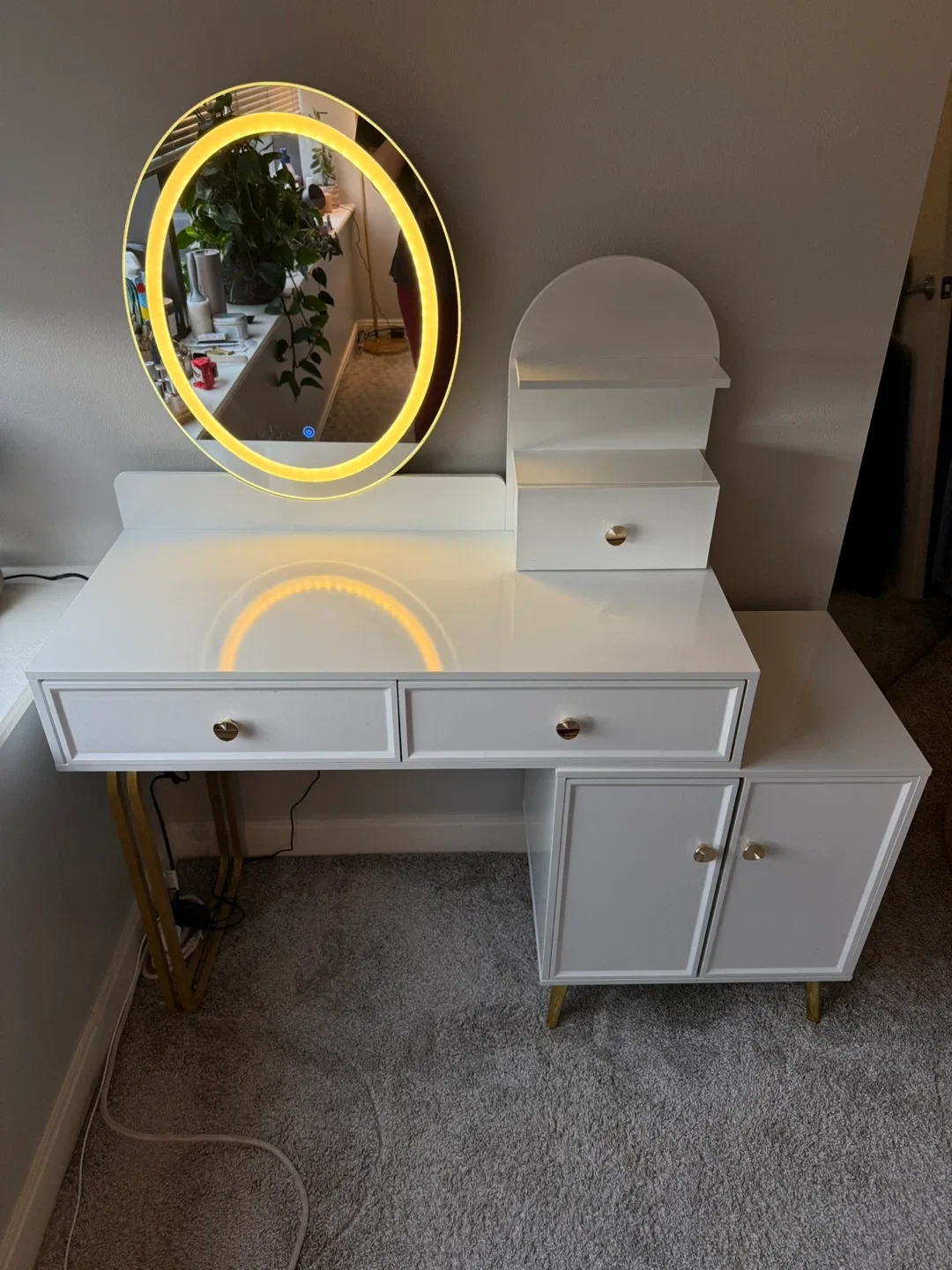 White Vanity Makeup Table with Lighted Mirror