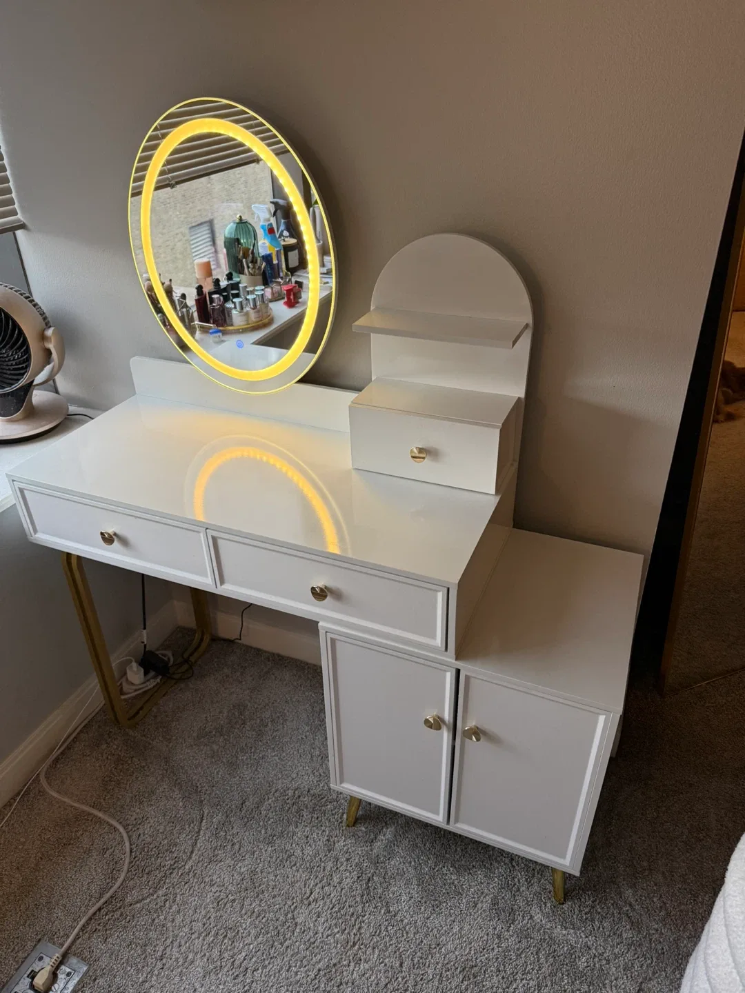 White Vanity Makeup Table with Lighted Mirror image indicator(2)
